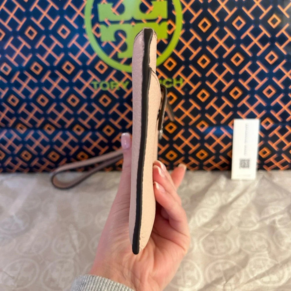 Tory Burch Chelsea Wristlet Bag Shell Pink - Picture 3 of 8